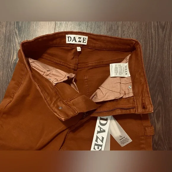 NWT Women’s Daze Caramel Sundaze Utility High Rise Straight Jeans 25 - Picture 10 of 12